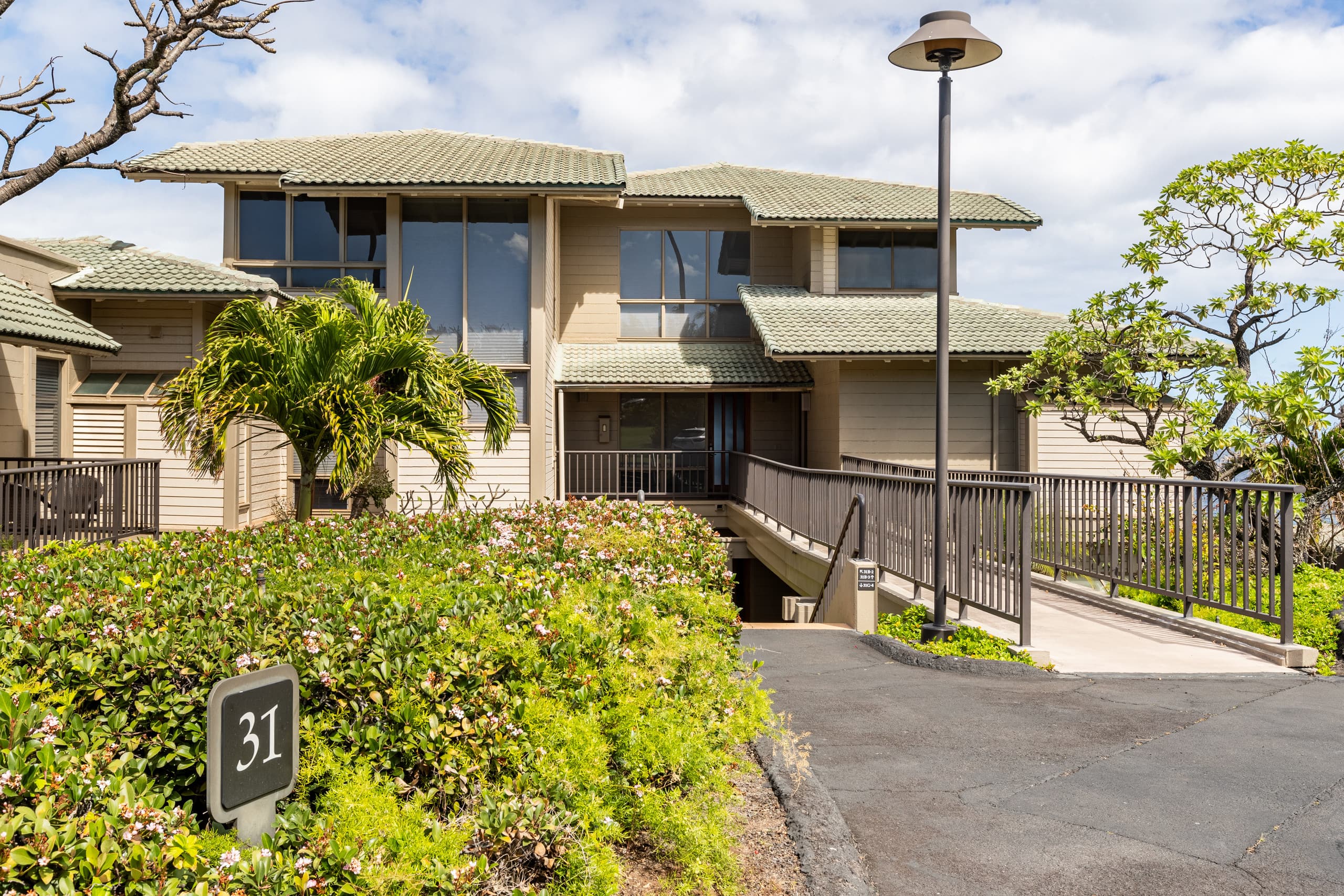 Condo in Lahaina · ★4.84 · 1 bedroom · 2 beds · 2 baths - Image 7