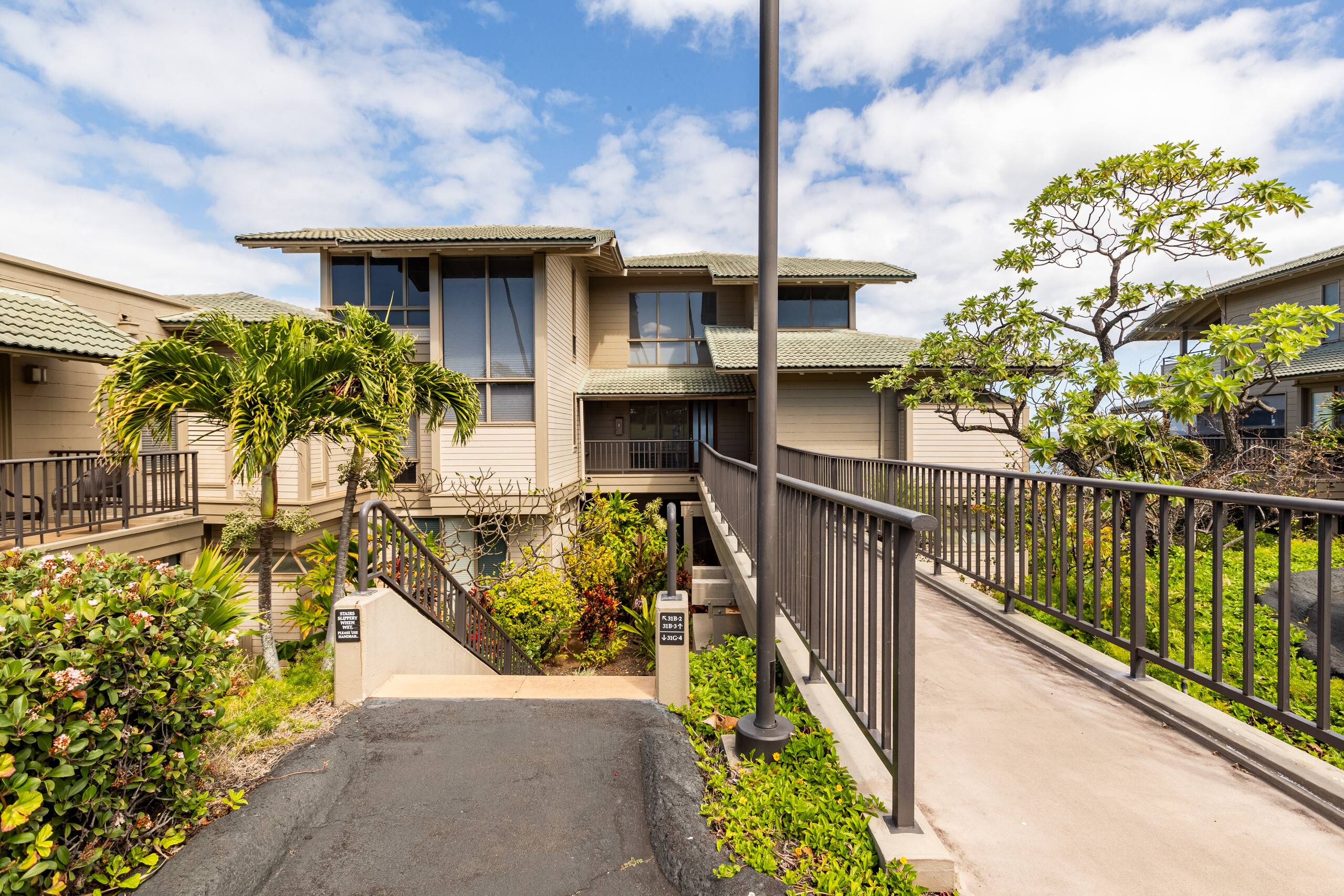 Condo in Lahaina · ★4.84 · 1 bedroom · 2 beds · 2 baths - Image 8