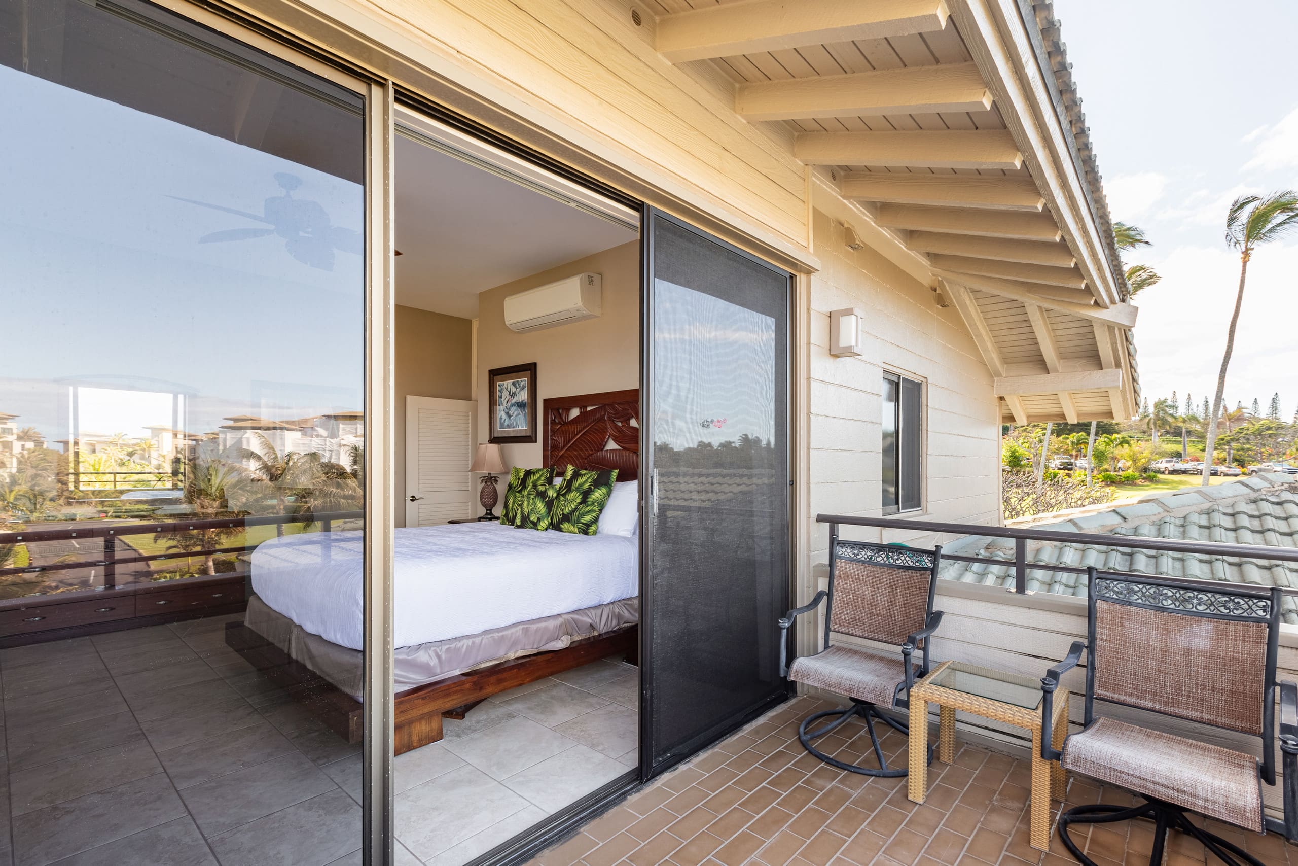 Condo in Lahaina · ★4.84 · 1 bedroom · 2 beds · 2 baths - Image 6