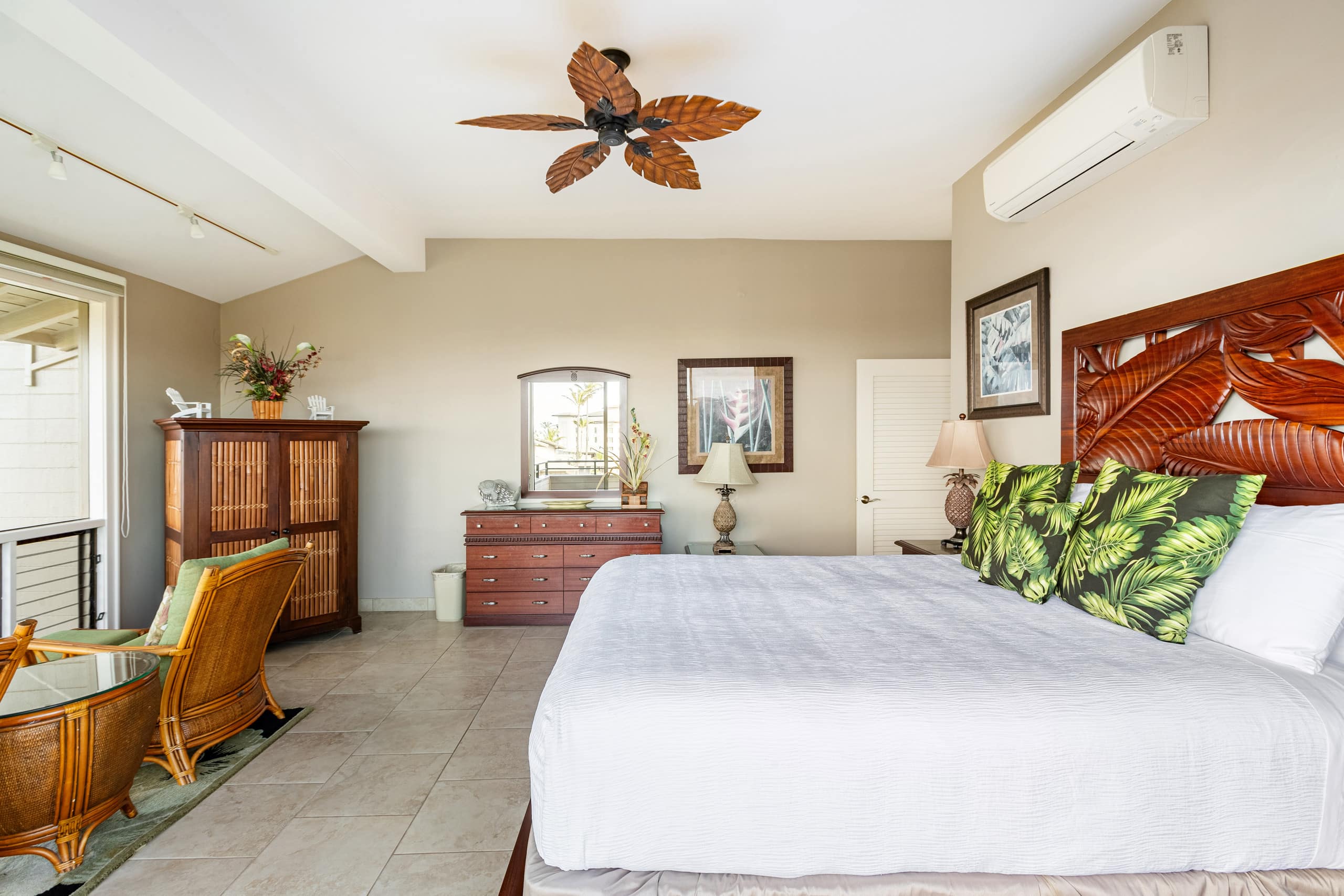 Condo in Lahaina · ★4.84 · 1 bedroom · 2 beds · 2 baths - Image 4