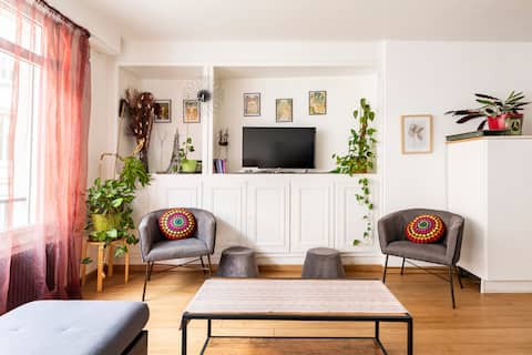 Top Airbnb: Large apartment with parking, Rouen center in Rouen