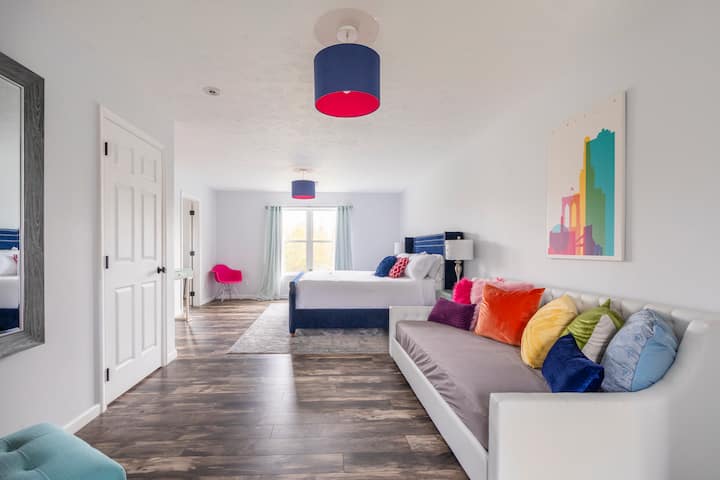 In addition to the King size bed, here is the twin size daybed in the Primary...but who's sharing?