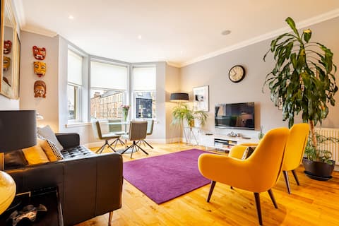 Successful Airbnb property: Sleek Westend 2 bed - 1 min to Byres road in West End