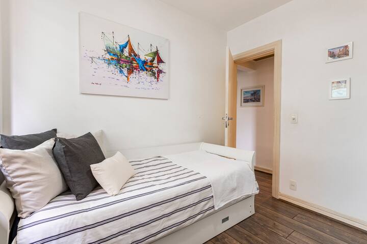 Bright apt. + excellent location in Leblon gallery image 4