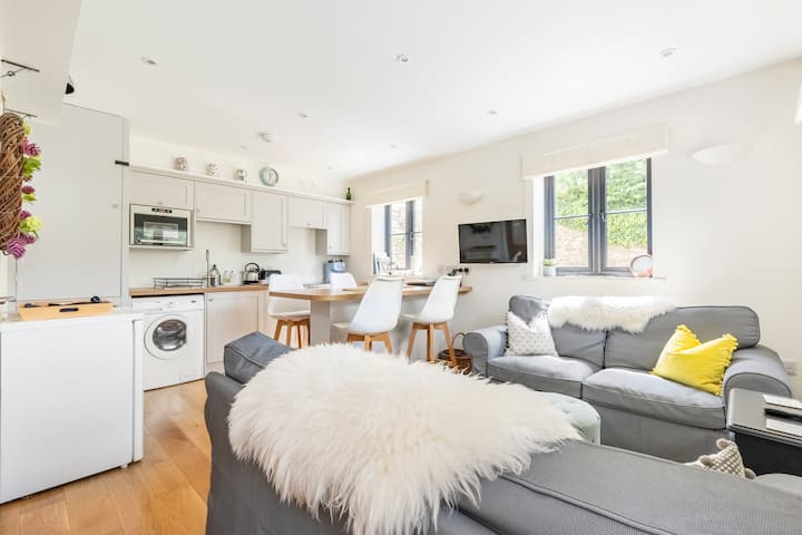 Breathtaking Countryside Views From The Barn At Dunstone. - Noss Mayo
