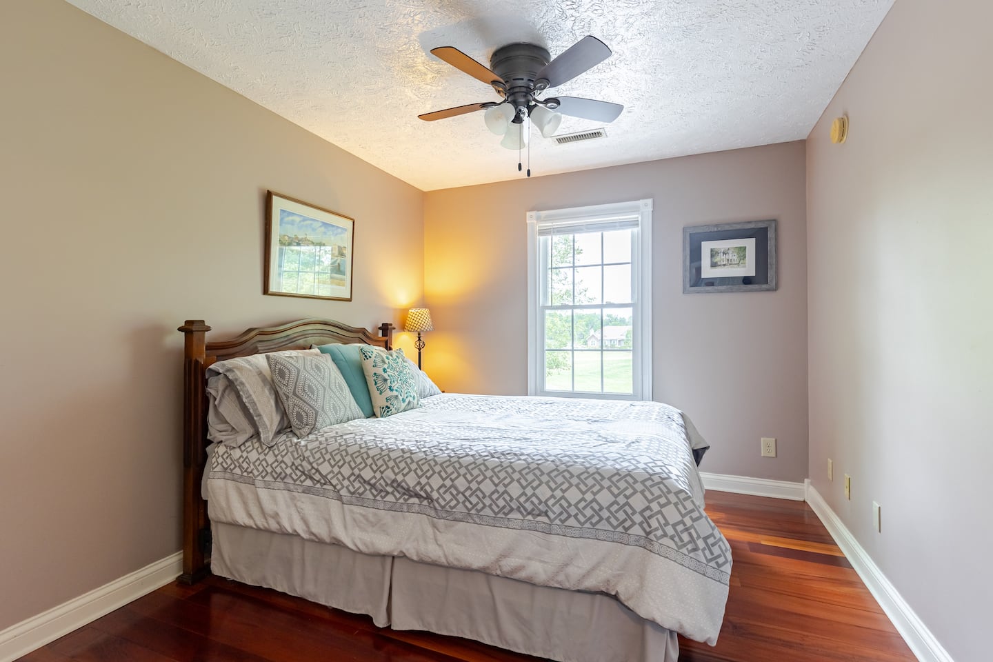 Peaceful country home & pool near DePauw