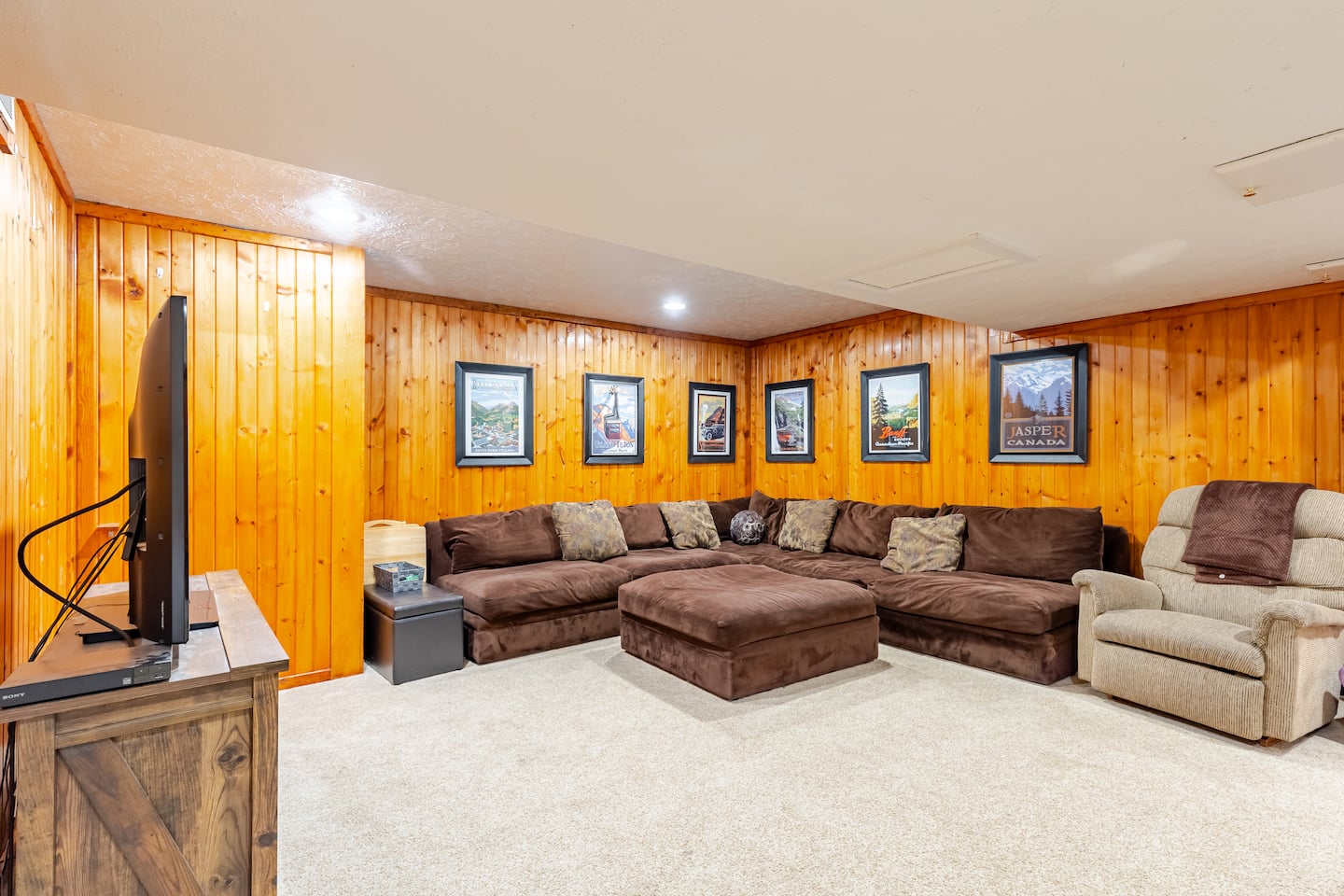 Peaceful country home & pool near DePauw