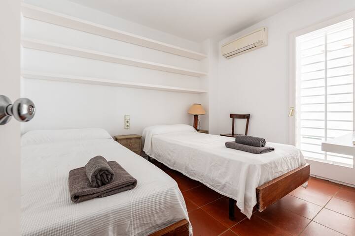 Gran apartament 1era linea de mar amb vistes gallery image 4