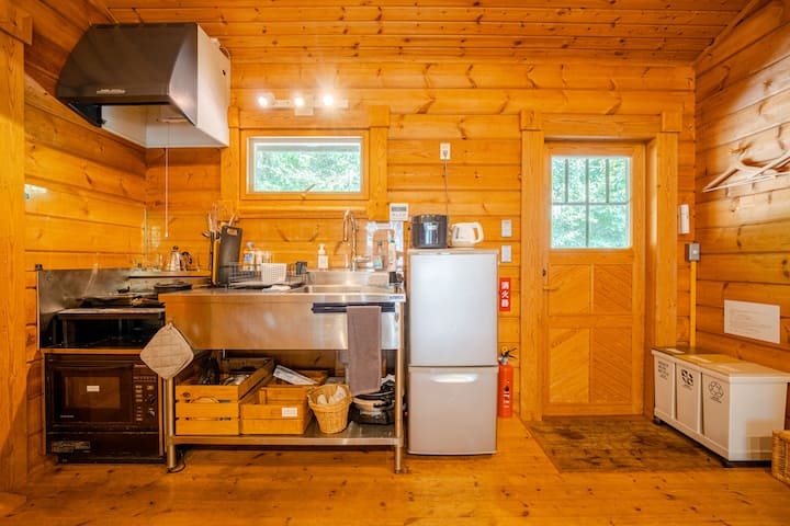静かな森の中でBbqと焚火を楽しむ北欧ログハウス　Sunny Side Cottage - Shimoda