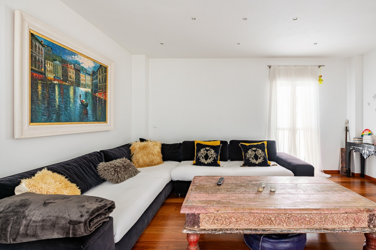 Top performing Airbnb: Luxury apartment in the heart of Seville in San Julián