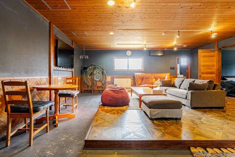 Hakuba Lodge OMUSUBI / ski in ski out location
