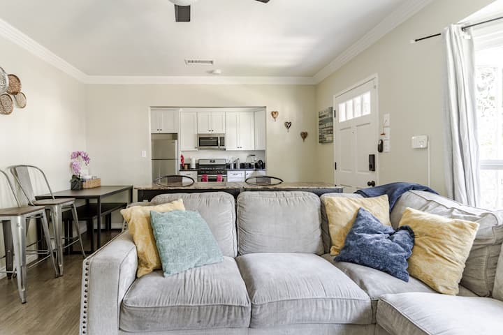 House In Long Beach,comfortably Sleeps Big Groups - South Gate, CA