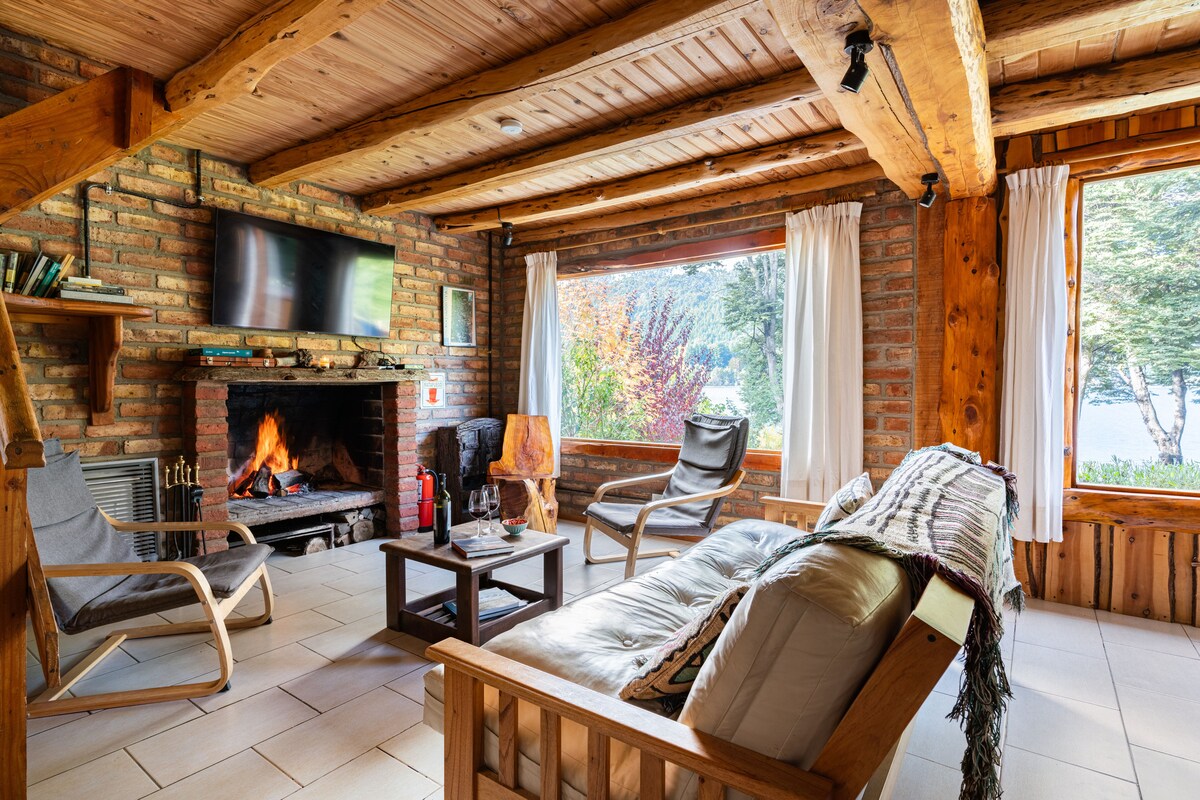 Top Airbnb: PUERTO LILIPUT -Exclusive Lodge-Croom with coast en San Carlos De Bariloche