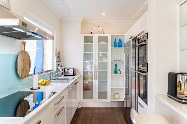 Palm Beach lifestyle @Pania 2 min stroll to Beach gallery image 3