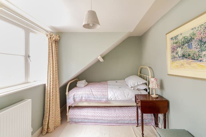 საძინებელი 4