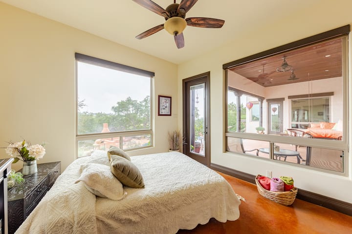 2号卧室配备标准双人床