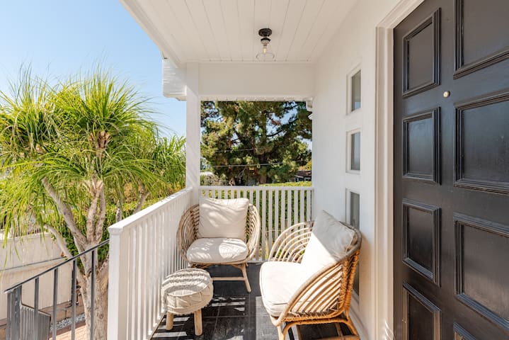 Modern Silver Lake house steps from Sunset Blvd gallery image 4