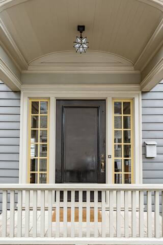 Laurelhurst Park Retreat, light-filled and fun. gallery image 2