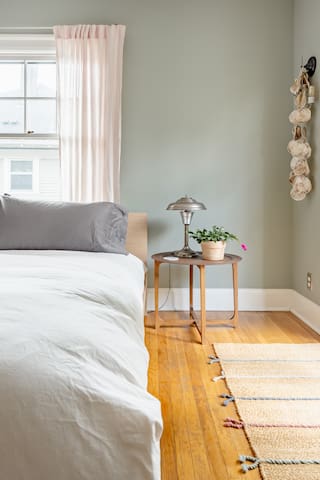 Laurelhurst Park Retreat, light-filled and fun. gallery image 3