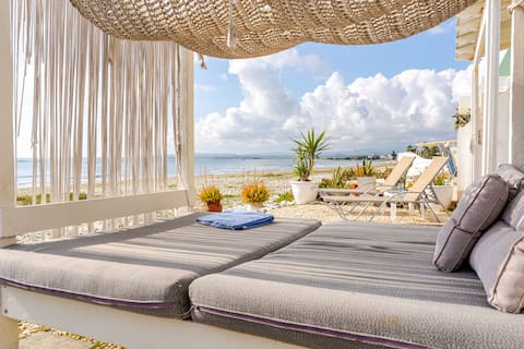 Beachfront Empower House, Blissful Retreat for 6