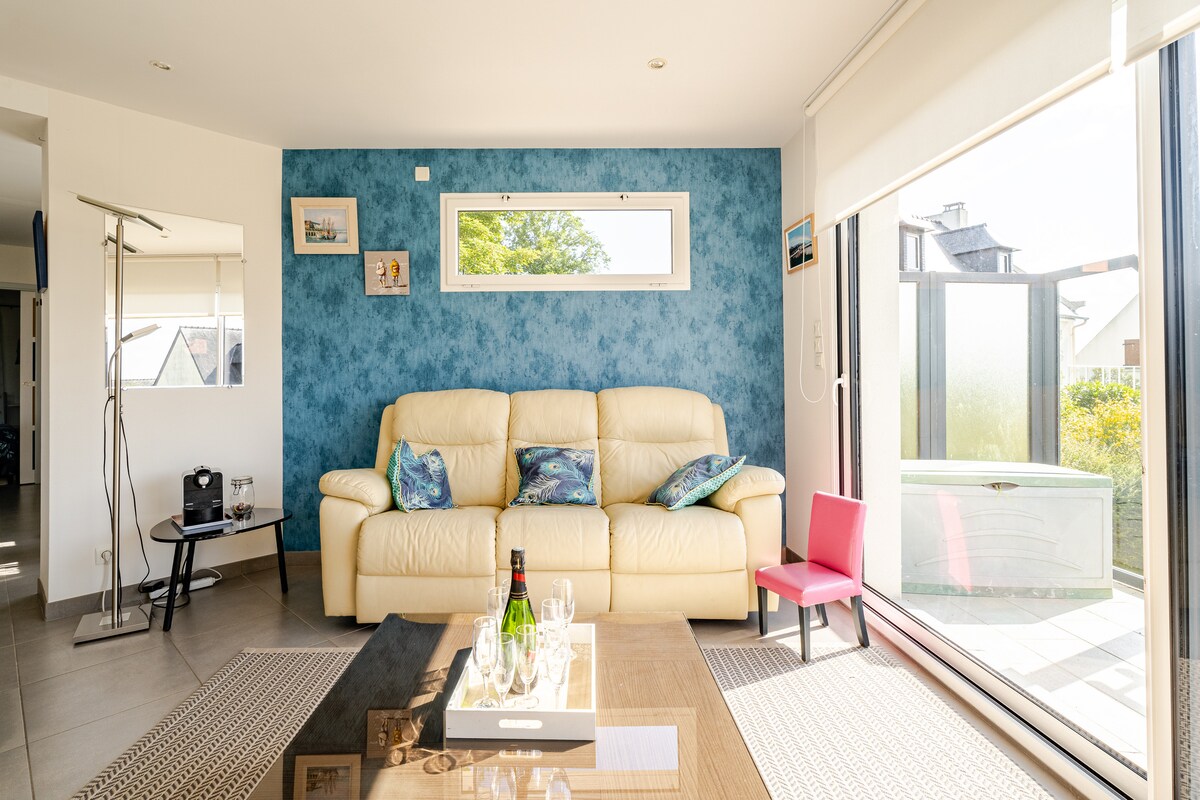 Propriété Airbnb réussie: House with sea view near the port of Cancale. à Saint Méloir Des Ondes