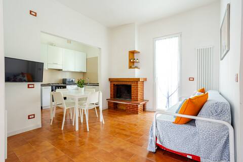 Apartment with fireplace and garden