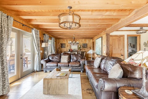 Waters Edge Lakefront Cabin-Lake Nantahala w Dock