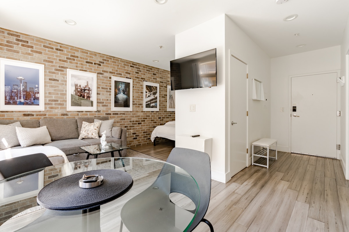 Modern Studio