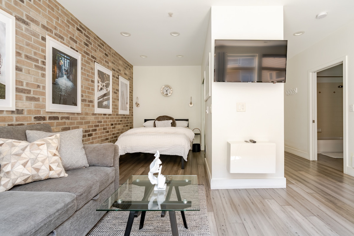 Modern Studio