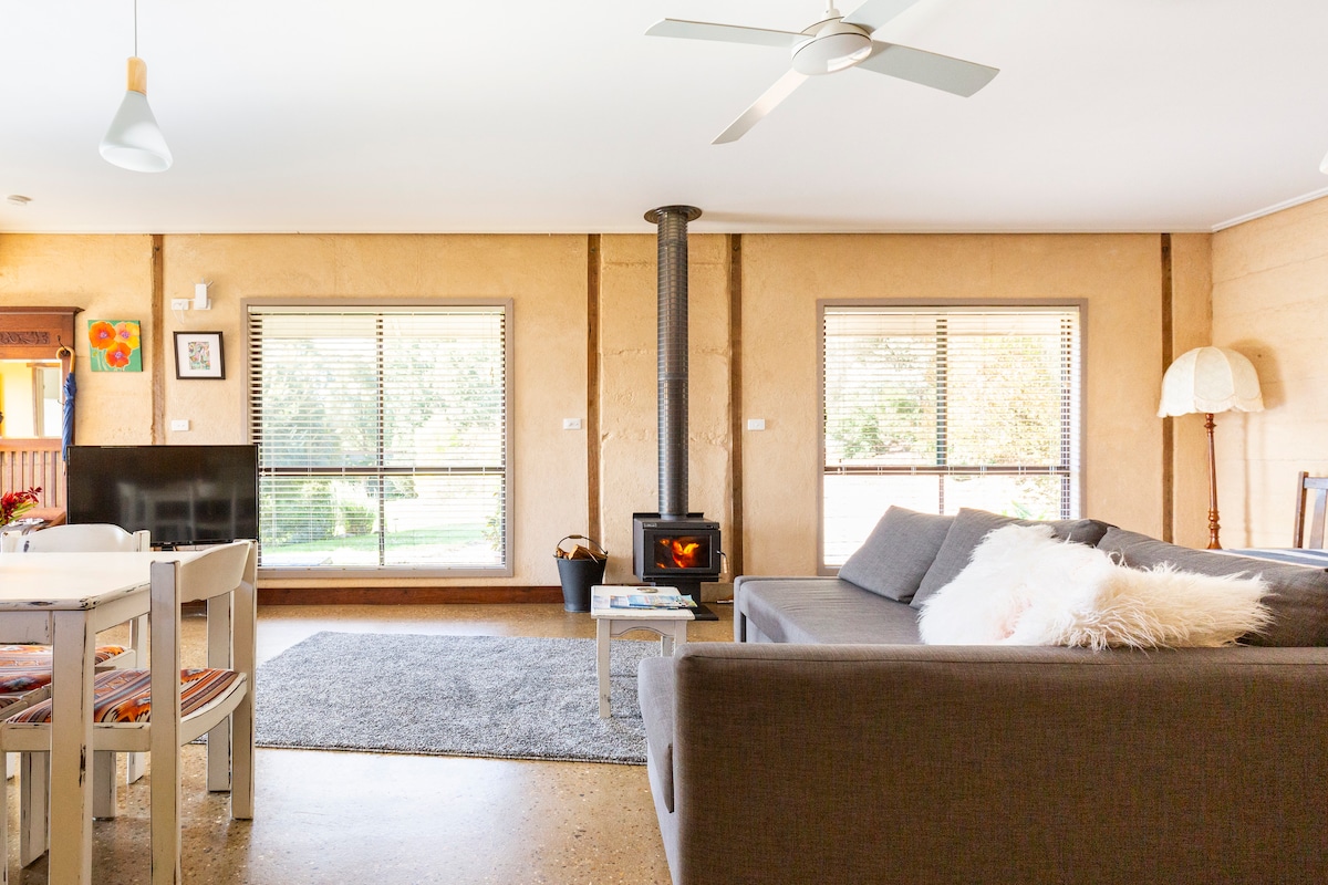 Top Airbnb: Gingko Lodge. Country Luxury with a View. en Shire Of East Gippsland