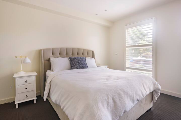 Modern Towhouse 4 Bedrooms gallery image 4