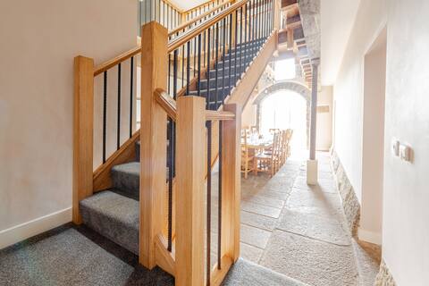 Spacious Countryside Barn Friends/Family Groups