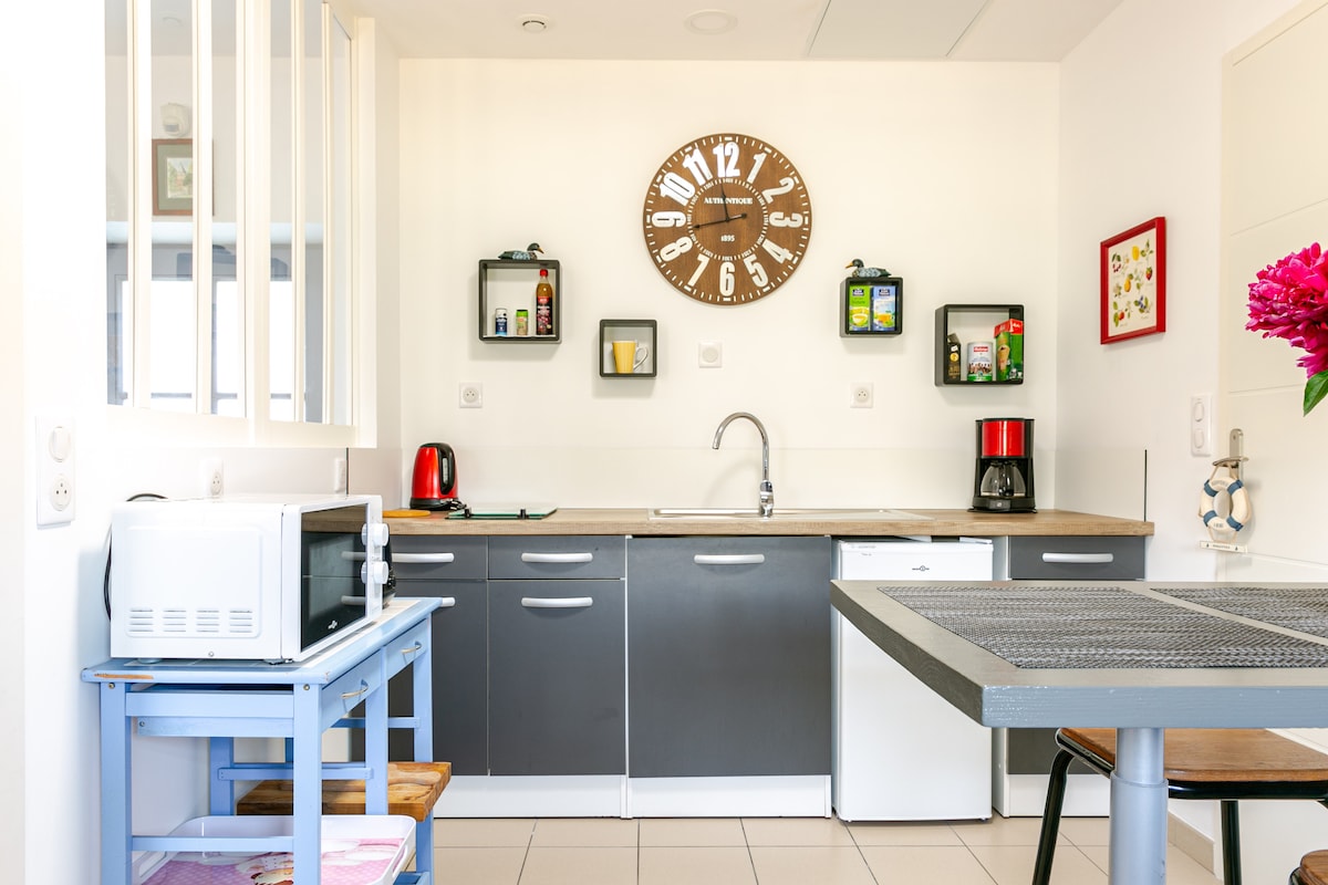 Successful Airbnb property: Independent accommodation in the center of Le Croisic. South-facing patio in Le Croisic