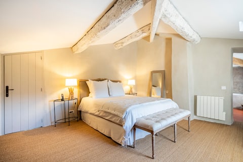 Stylish Village Home - Roof terrace & Wine Cellar