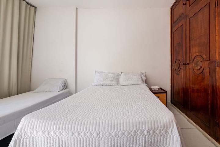 apartman s 01 bračnim krevetom i 01 jednostrukim krevetom