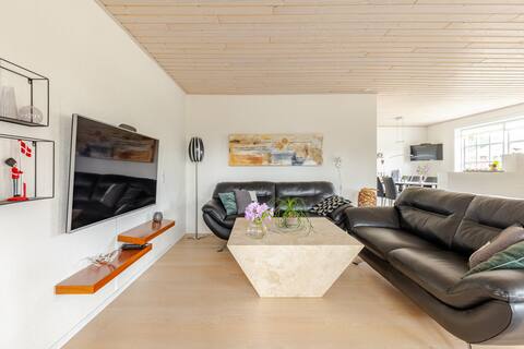 Bright & lovely villa. Close to Vesterhav & VardeMidtby
