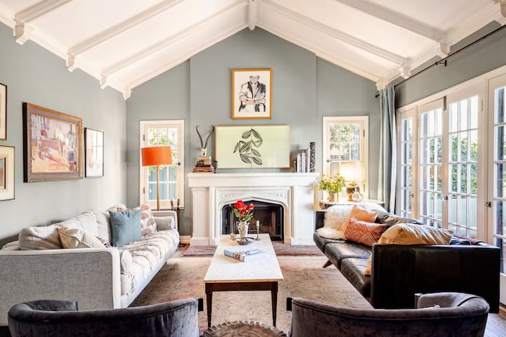 Gorgeous Hideaway with Swimming Pool