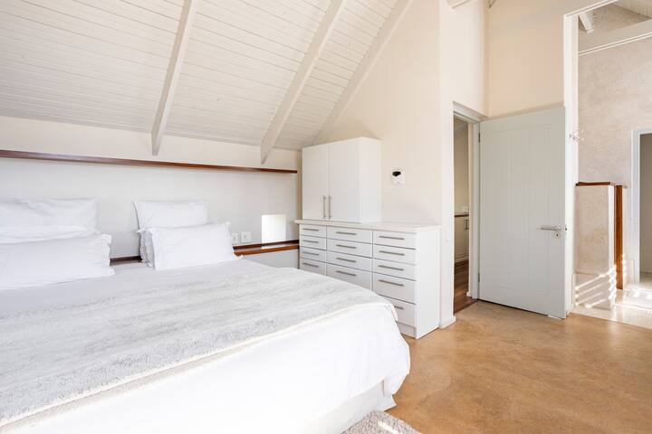 Sunny Beach House Kommetjie gallery image 4