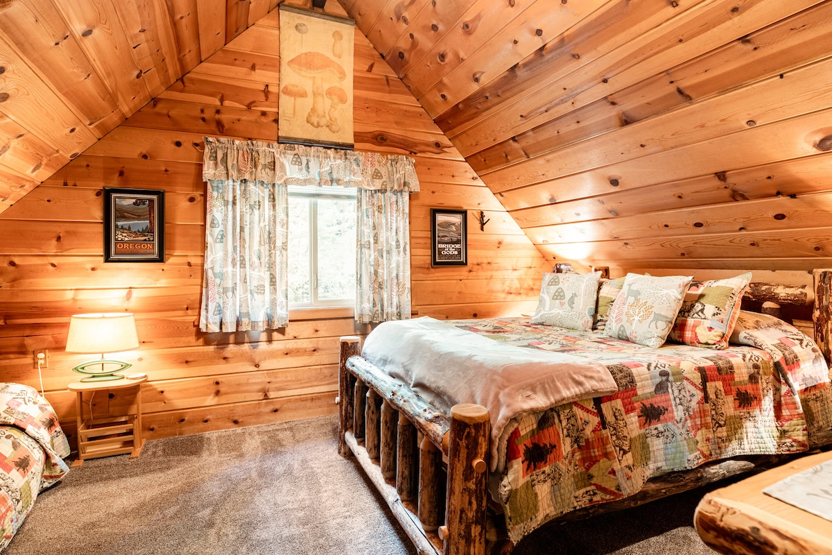 Mt Hood Zigzag Chalet Lovely, Pet-friendly, HotTub - Cabins for