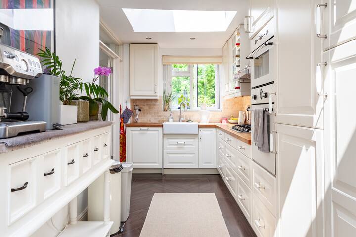 Beautiful newly renovated family house gallery image 2