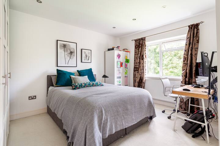 Beautiful newly renovated family house gallery image 4