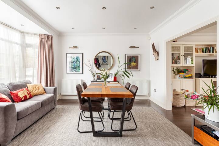 Beautiful newly renovated family house gallery image 3