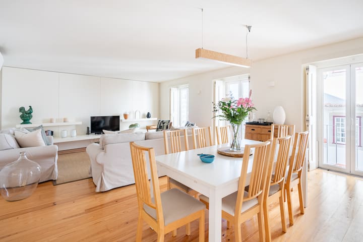 Gorgeous New Beach View Apartment with Balcony