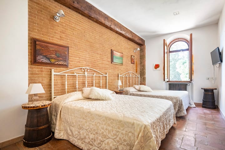 Camera Quadrupla Charme & Relax - Poggibonsi