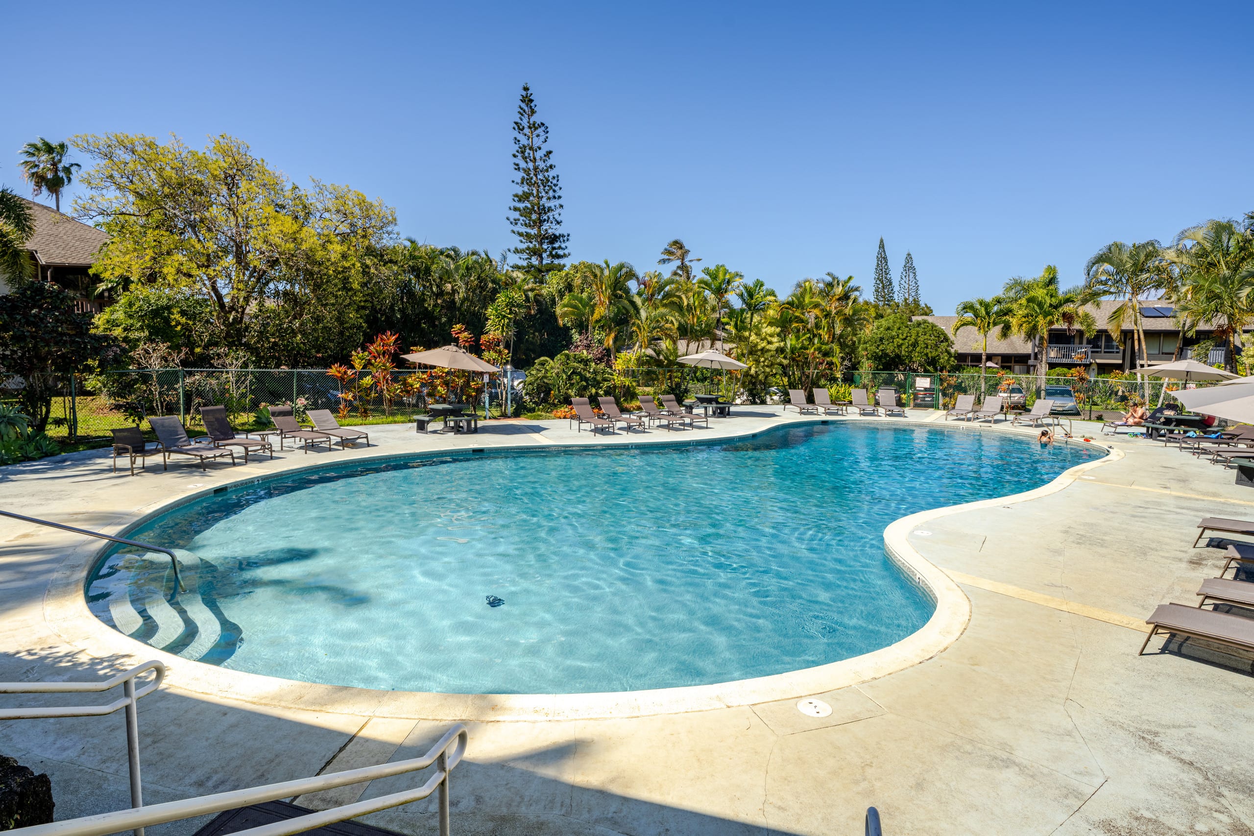 Airy Apt w/AC Walk to Beach, King Bed, Pool - Photo 15