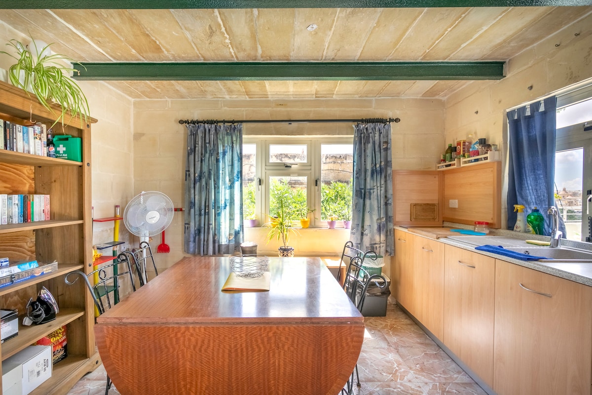 The Corner House. Rm 1.  Relaxing, roof top views.