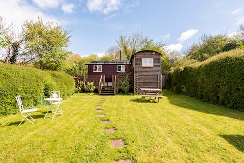 Popular Airbnb listing: nr Cheddar, A Showman's Wagon in secluded setting in Cheddar