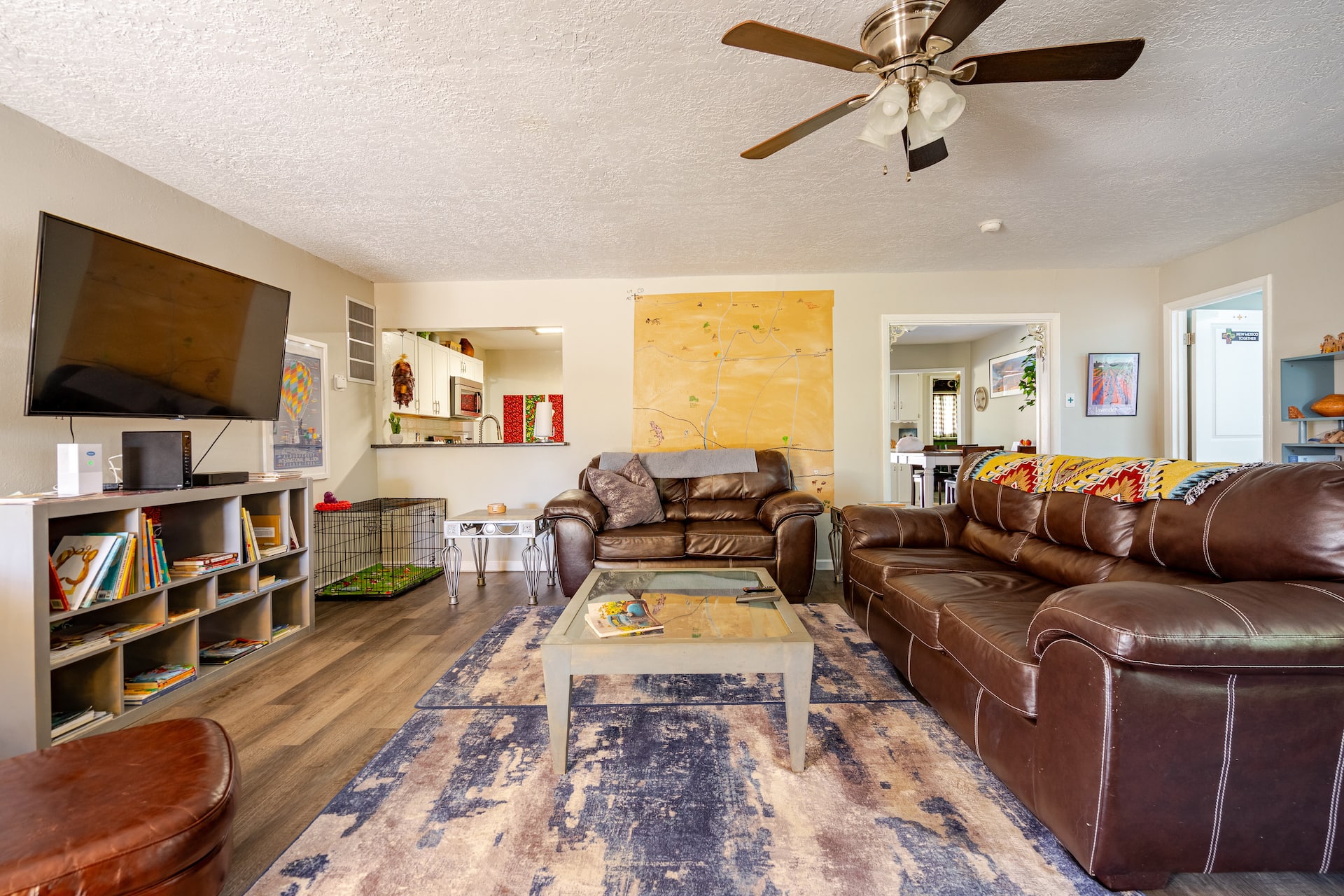 Alb.Uptown, dog friendly walk to food and shops.