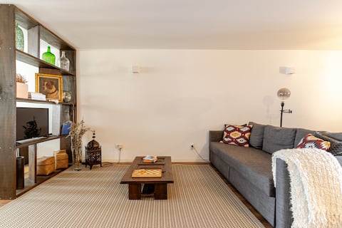 Top Airbnb: SeasideStudio - know Porto without giving up beach in União Das Freguesias De Aldoar, Foz Do Douro E Nevogilde