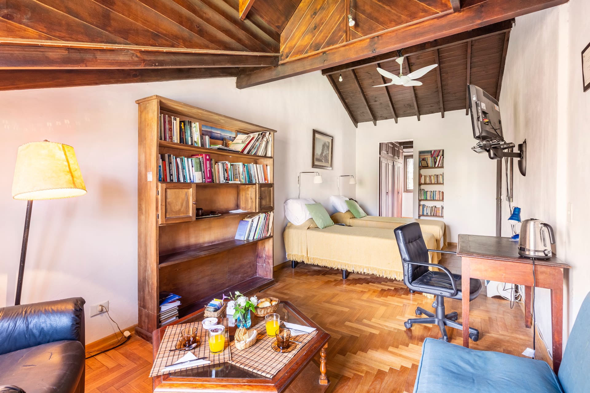 Spacious and bright bedroom. Breakfast included